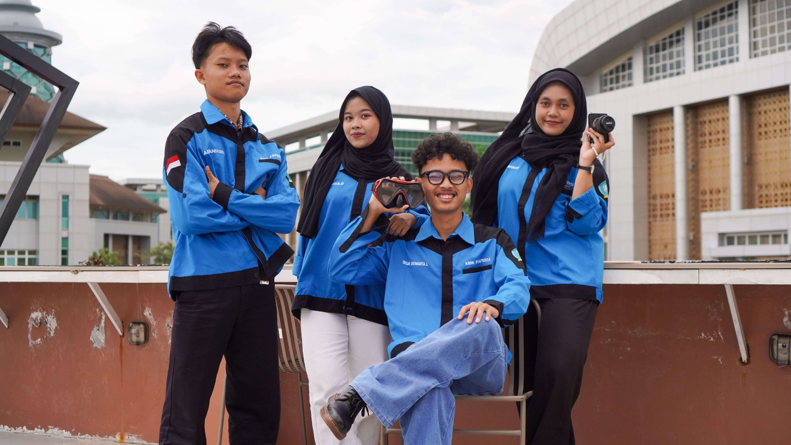 Anggota Divisi Keprofesian